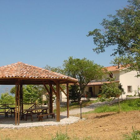 تريكينا Agriturismo Collevento المظهر الخارجي الصورة