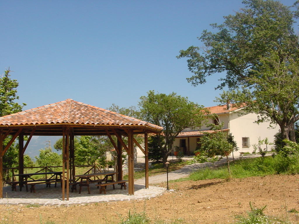 تريكينا Agriturismo Collevento المظهر الخارجي الصورة