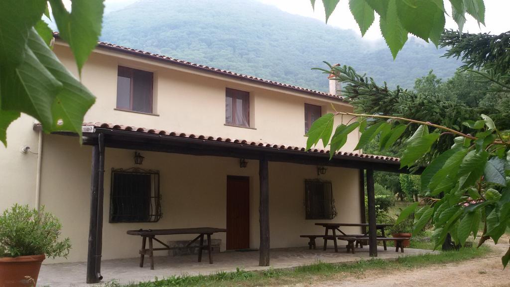 تريكينا Agriturismo Collevento الغرفة الصورة