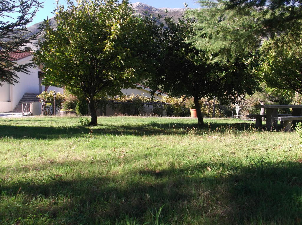 تريكينا Agriturismo Collevento المظهر الخارجي الصورة